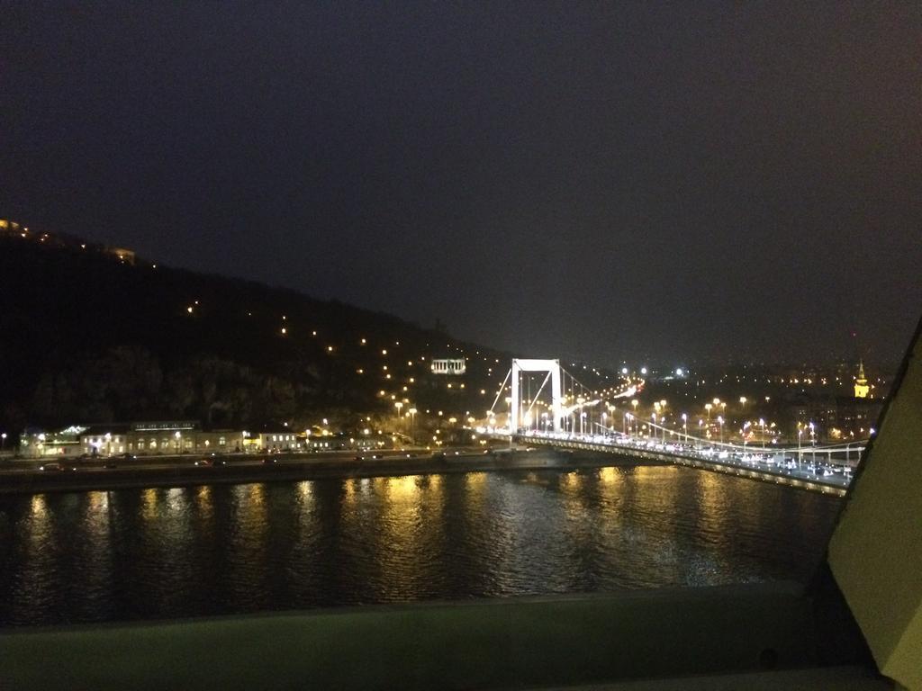 Riverside Flat With King Castle View Budapest Extérieur photo